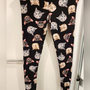 Cat leggings! 🐈‍⬛ Fits like a S-M (One Size)